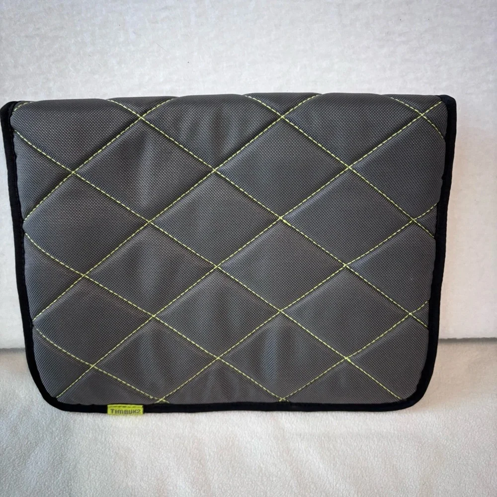 Timbuk2 Tablet Case Quilted Velocro Black Trim Gray Outer Material